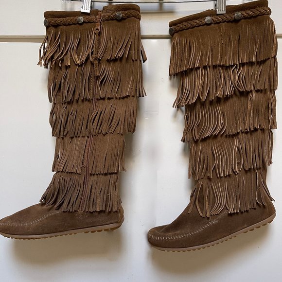 Anthropologie Minnetonka Moccasins 5 Layer Fringe Boot - Picture 12 of 15